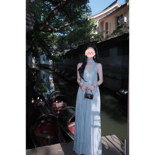 Đầm liền thân cổ halter mỏng nhẹ, phong cách nghỉ dưỡng độc đáo cao cấp mới dành cho nữ