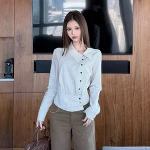 Phụ nữ mùa xuân 2026 Áo sơ mi sọc hẹp phong cách mới Slimer Look All-Match Ve áo hẹp không đều