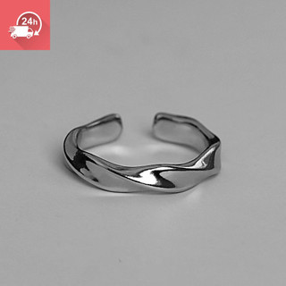 Nhẫn nam cổ điển đơn giản, dễ điều chỉnh và giữ màu.