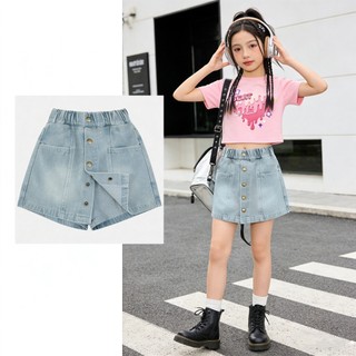 Bộ đồ hè cho bé gái 5–12 tuổi, áo dây rút + quần short denim, vải mềm, phong cách ngọt cá tính, phù hợp nhiều dịp.
