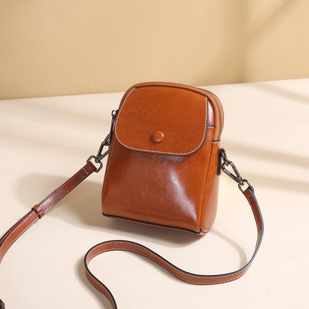 Genuine women's shoulder bag made of oil wax cowhide, women's dumpling bag, ladies' crossbody genuine leather bag, practical shell bag, shiny leather phone and coin purse