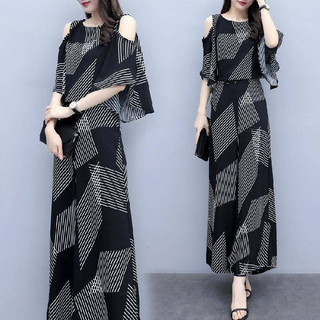 Bộ đồ nữ thời trang mùa hè: áo in họa tiết cổ tròn tay ngắn và quần ống rộng cạp cao.