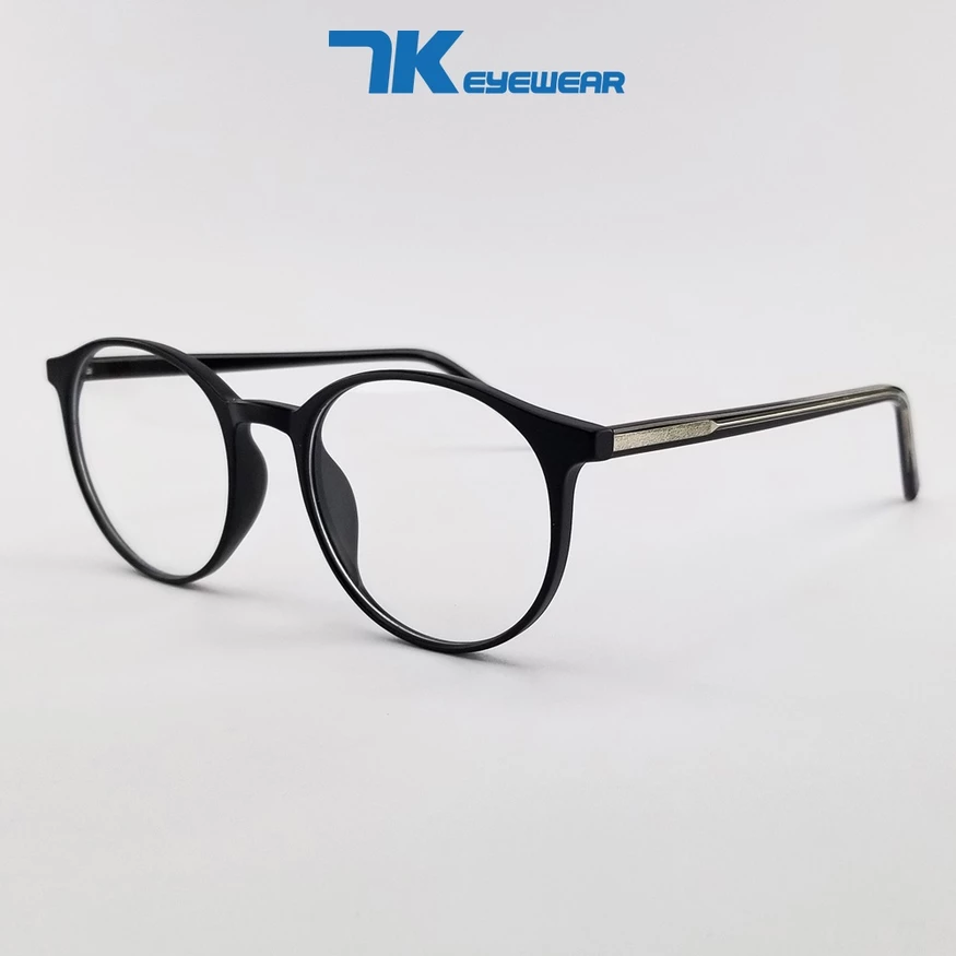 Chi tiết mắt kính cận 7K8243