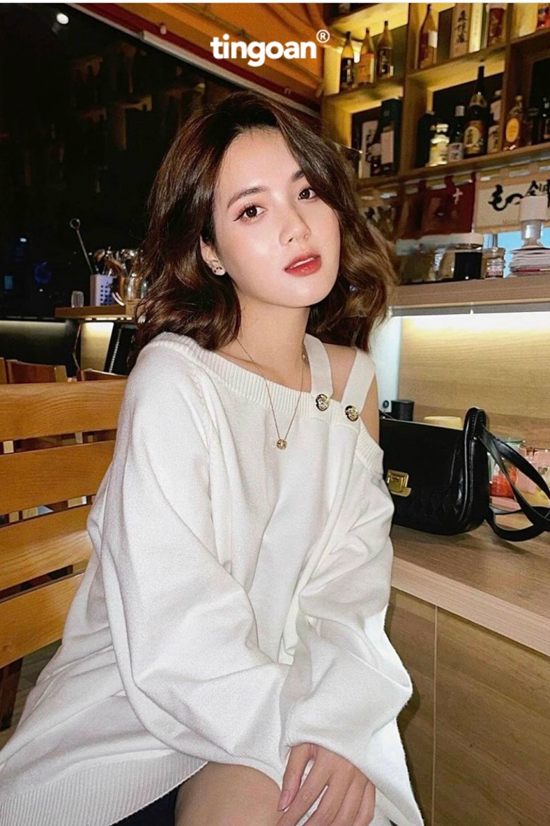 Mô tả TINGOAN® - Áo len xù lệch vai dáng rộng trắng RUNAWAY SWEATER/WH - 2