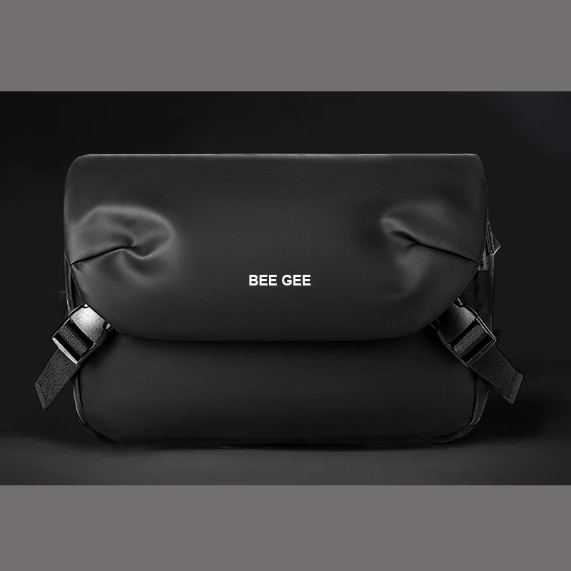 Túi đeo chéo BEE GEE 0149 phối đồ nam