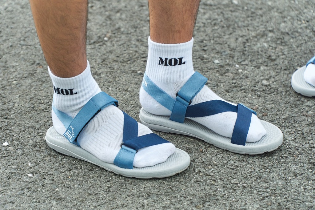 Mô tả Sandal nam nữ unisex MOL quai chữ Z MS1166XD màu xanh - 10