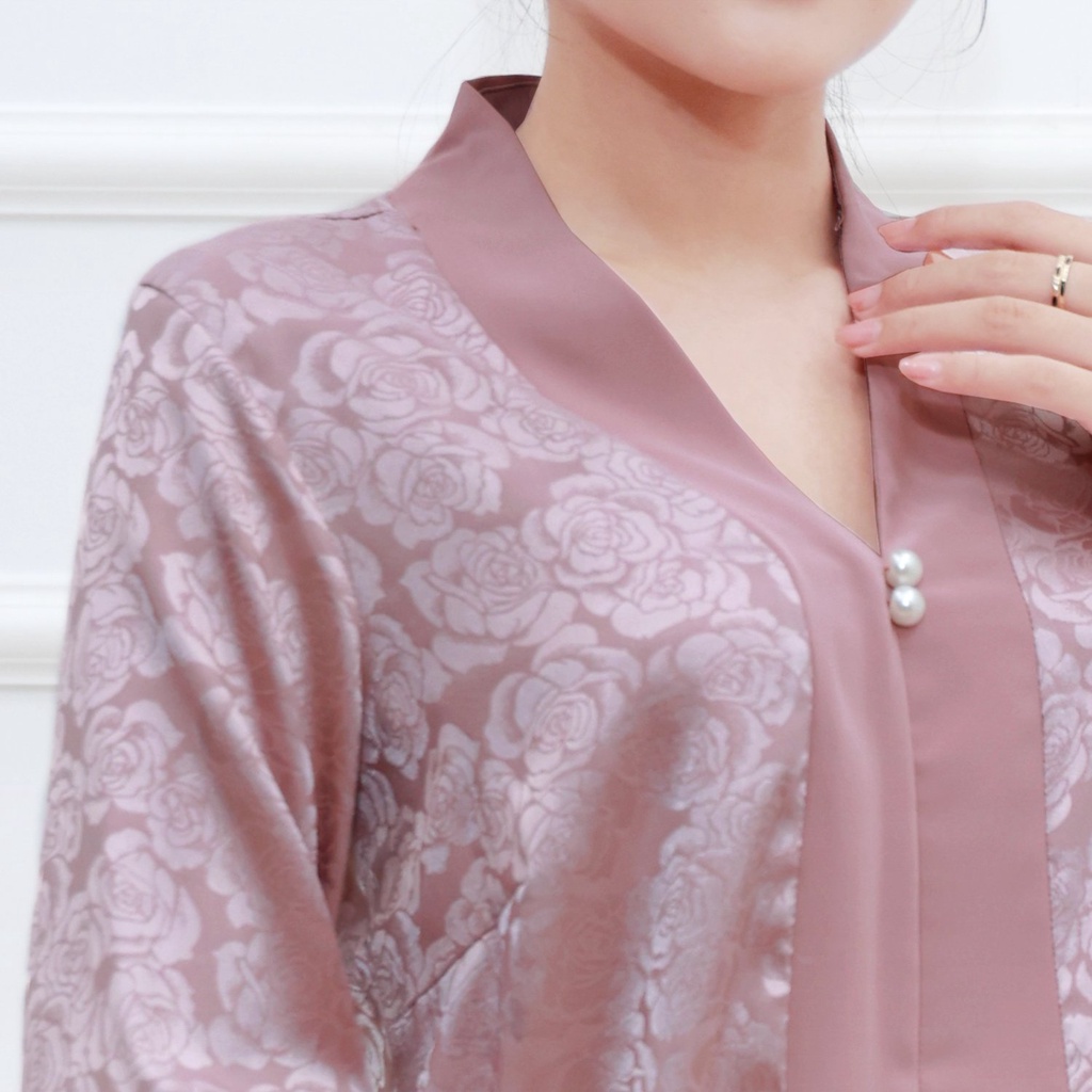 Mô tả Đồ Bộ Trung Niên GOTI Mặc Nhà Nữ Sang Trọng Chất Gấm Cao Cấp Cổ Chui Tay Lững Có Túi Pijama Lụa Cho Mẹ 3359 3360 - 5