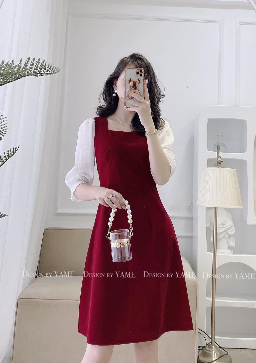 Mô tả Váy đầm nhung đỏ dài tay trắng phối 2 cổ vuông dáng xoè thanh lịch YAME - 2