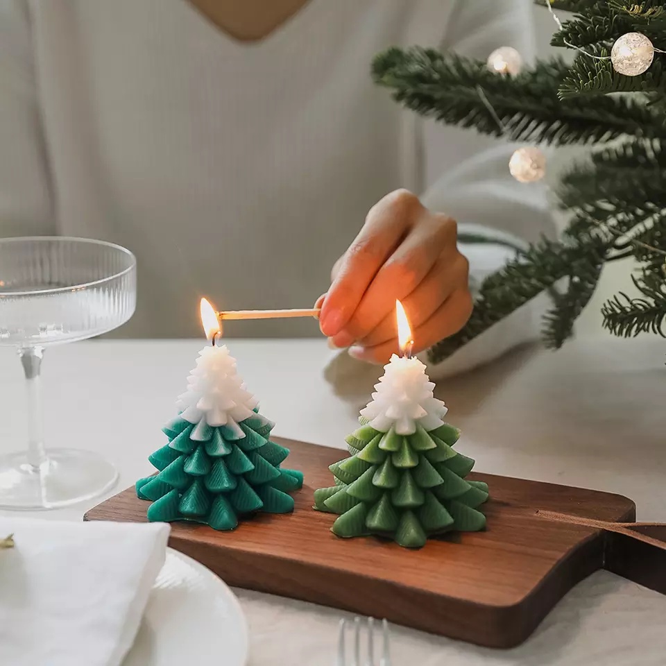 Nến Thơm Cây Thông Noel MESMERIC Hương Giáng Sinh Tặng Kèm Đế Gỗ | Shopee  Việt Nam