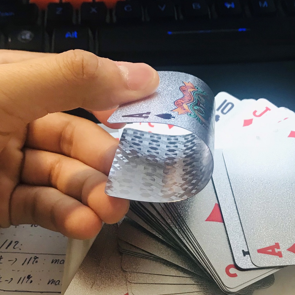 Mô tả Bài Tây Poker Mạ Nhũ BẠC Cao Cấp Phủ Si BẠC Hãng Amalife – Bộ 54 Lá Bài Pocker Nhựa Dẻo Chống Thấm Nước Chống Gãy - 6