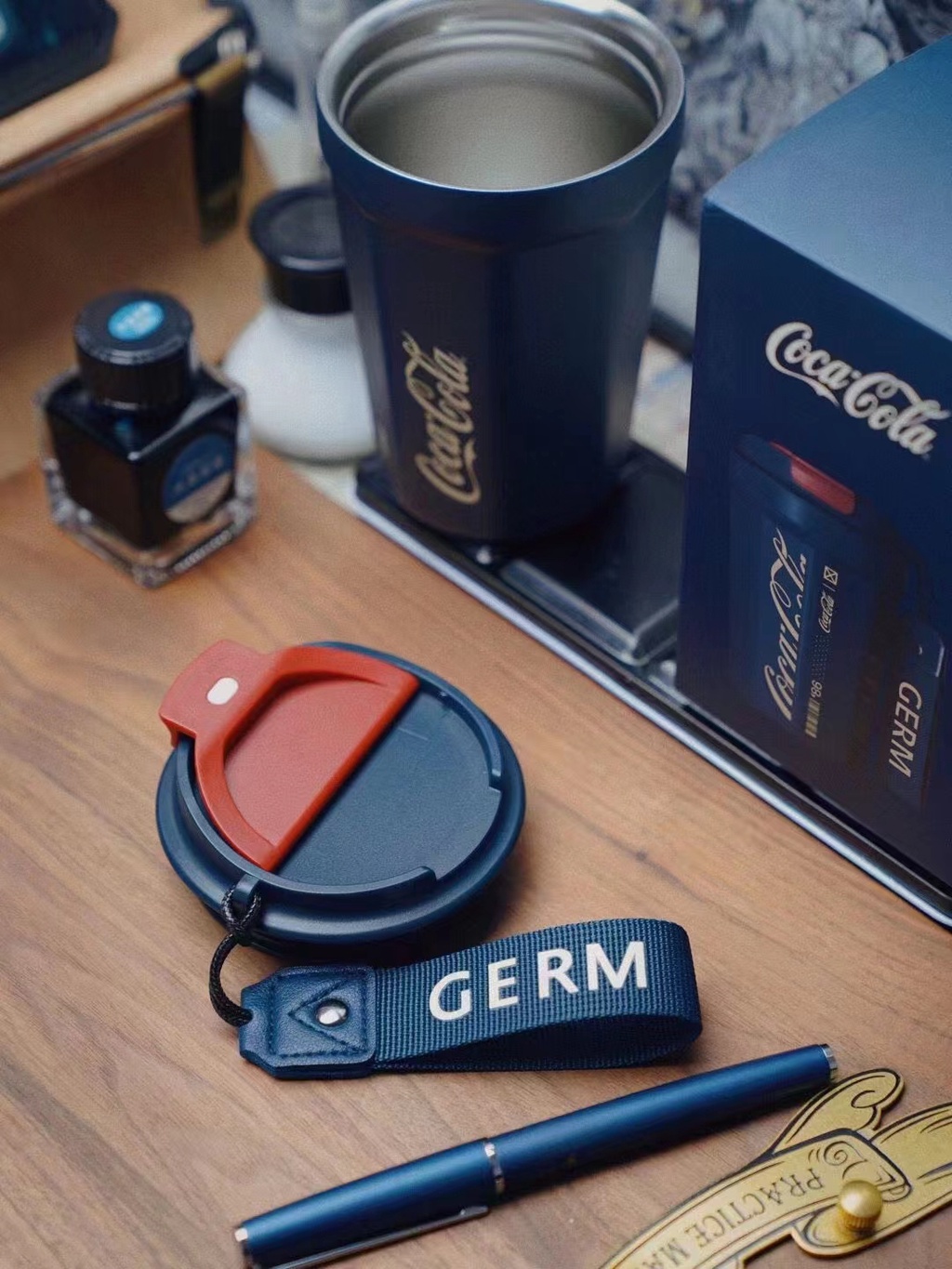 Mô tả Insulated cup Germ capacity 390ml 316 grade stainless steel material Coca Cola Co branded Coffee Cup - 4