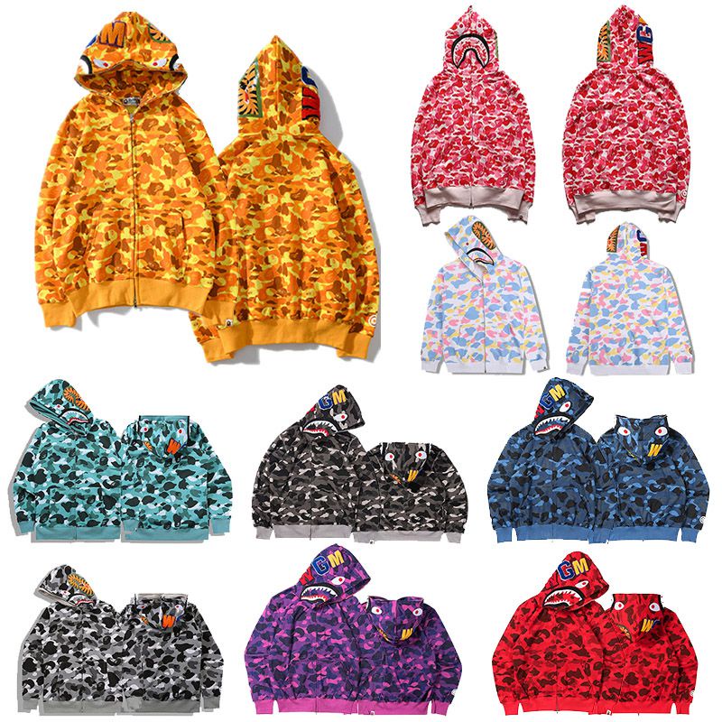 Áo khoác Bape chất liệu mềm, in hình cá mập sống động
