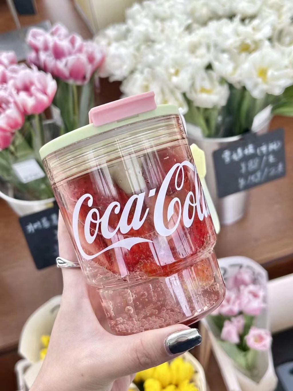 Mô tả Cốc nước APIYOO chất liệu tritan đảm bảo sức khỏe có ống hút kết hợp thương hiệu Coca Cola 390ml - 5