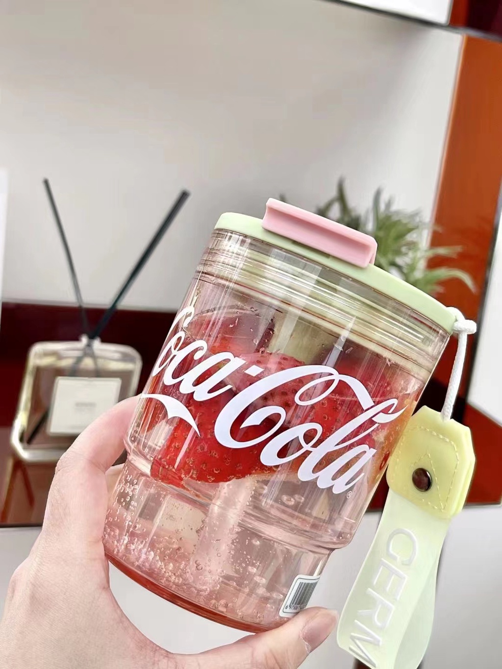Mô tả Cốc nước APIYOO chất liệu tritan đảm bảo sức khỏe có ống hút kết hợp thương hiệu Coca Cola 390ml - 8