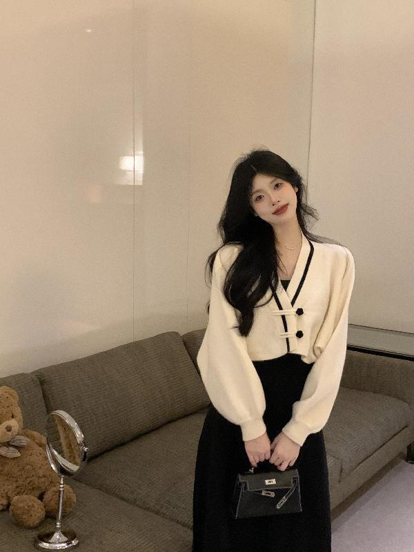 [YU]Ysyours Ngắn Sang Trọng Mới Trung Quốc Snap V-neck Áo Len Nữ Mùa Xuân Nhỏ Lỏng Lẻo Áo Len