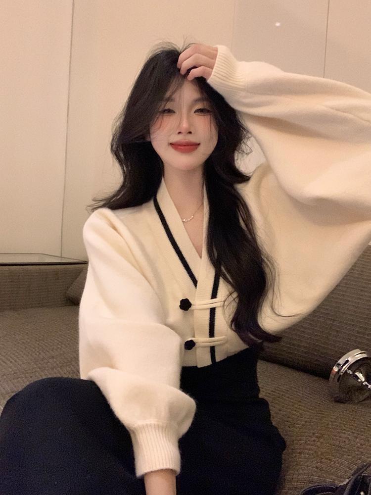 [YU]Ysyours Ngắn Sang Trọng Mới Trung Quốc Snap V-neck Áo Len Nữ Mùa Xuân Nhỏ Lỏng Lẻo Áo Len