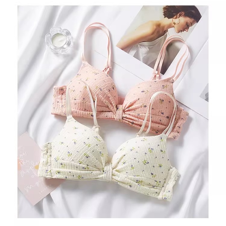 Áo Ngực Không Gọng 3 / 4 Cup Nâng Ngực Không Đường May Dây Chéo Lưng Họa Tiết Hoa Xinh Xắn Cho Bạn Gái