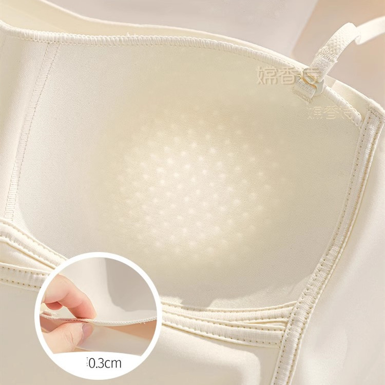 Áo ngực bralette gợi cảm cho cô gái trẻ, quần lót đẩy ngực nhỏ gọn