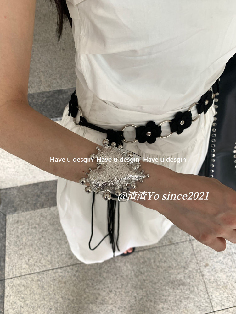 Have u desgin Phong Cách Hàn Quốc ins Niche Design Sense Bạc Trái Tim Tình Yêu Gai Bóng Rộng Vòng Tay Ánh Sáng Sang Trọng Retro Vòng Tay