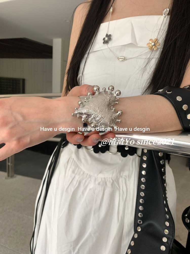 Have u desgin Phong Cách Hàn Quốc ins Niche Design Sense Bạc Trái Tim Tình Yêu Gai Bóng Rộng Vòng Tay Ánh Sáng Sang Trọng Retro Vòng Tay
