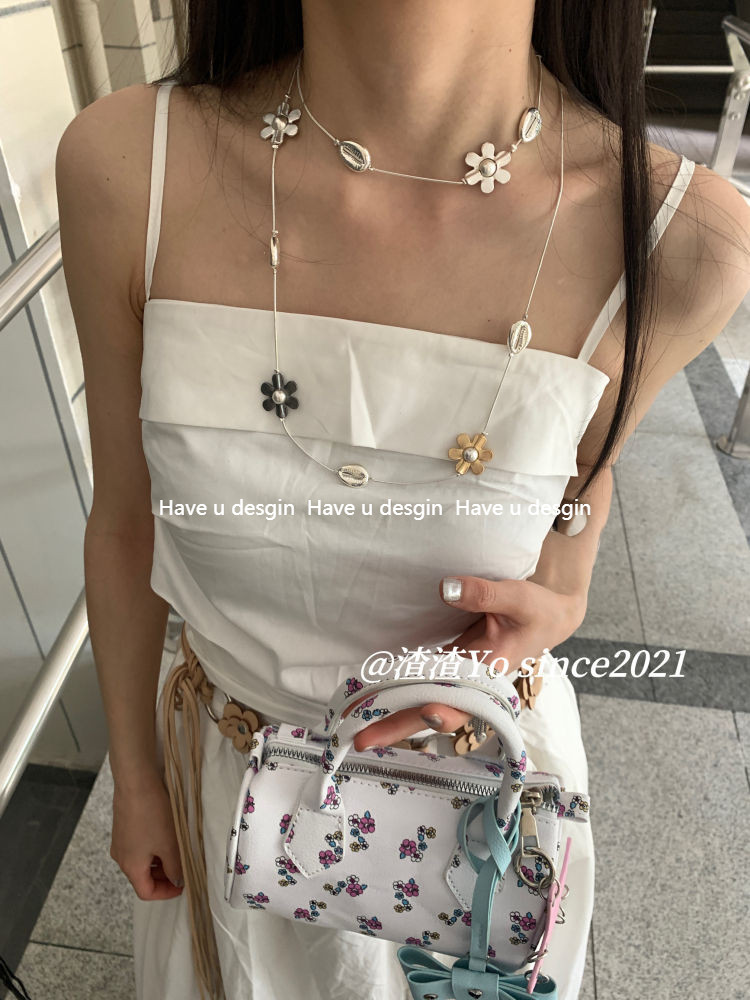 Have u desgin Hoa Kim Loại Màu Sắc Tương Phản Xếp Chồng Khâu Dài Đa Năng Thiết Kế Vòng Cổ Tinh Tế Feel ins Áo Len Dây Xích Nữ
