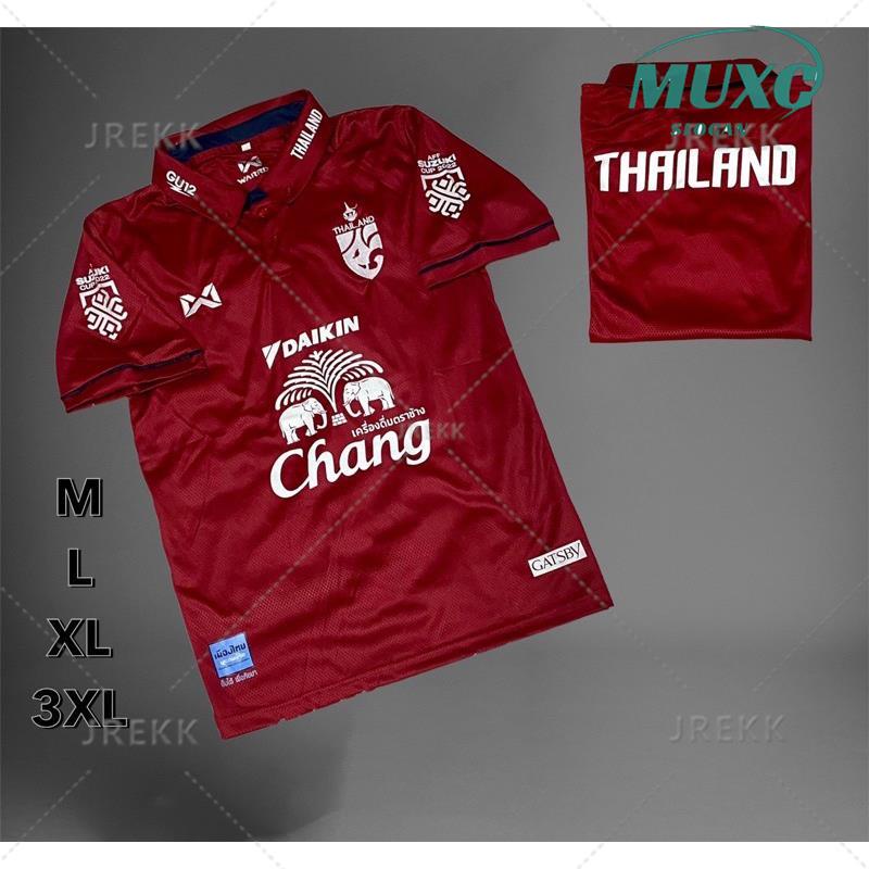 (Miễn phí tùy chỉnh tên và số) Áo đấu ve áo cho đội tuyển quốc gia Thái Lan chỉ là áo sơ mi thêu vải mềm mại, mát mẻ, thích hợp cho cả nam và nữ mặc.