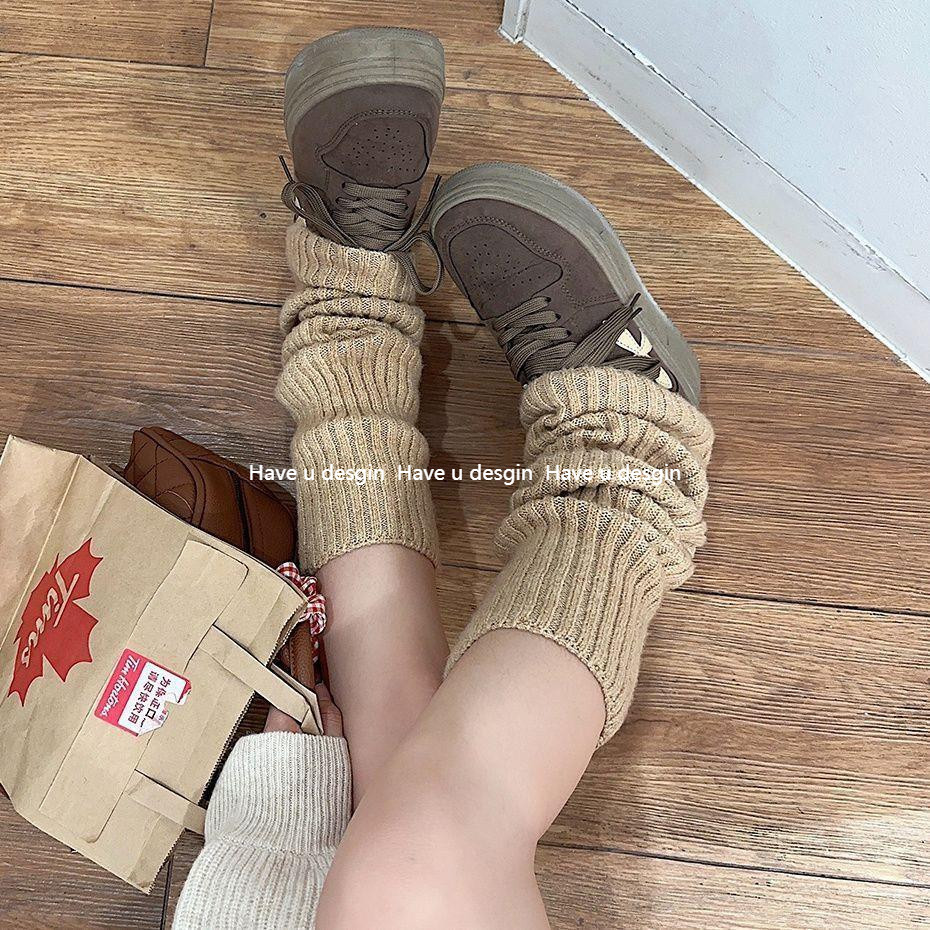 Tất nữ mùa thu đông phong cách JK, ống giữa, dày ấm, dệt kim, màu kaki