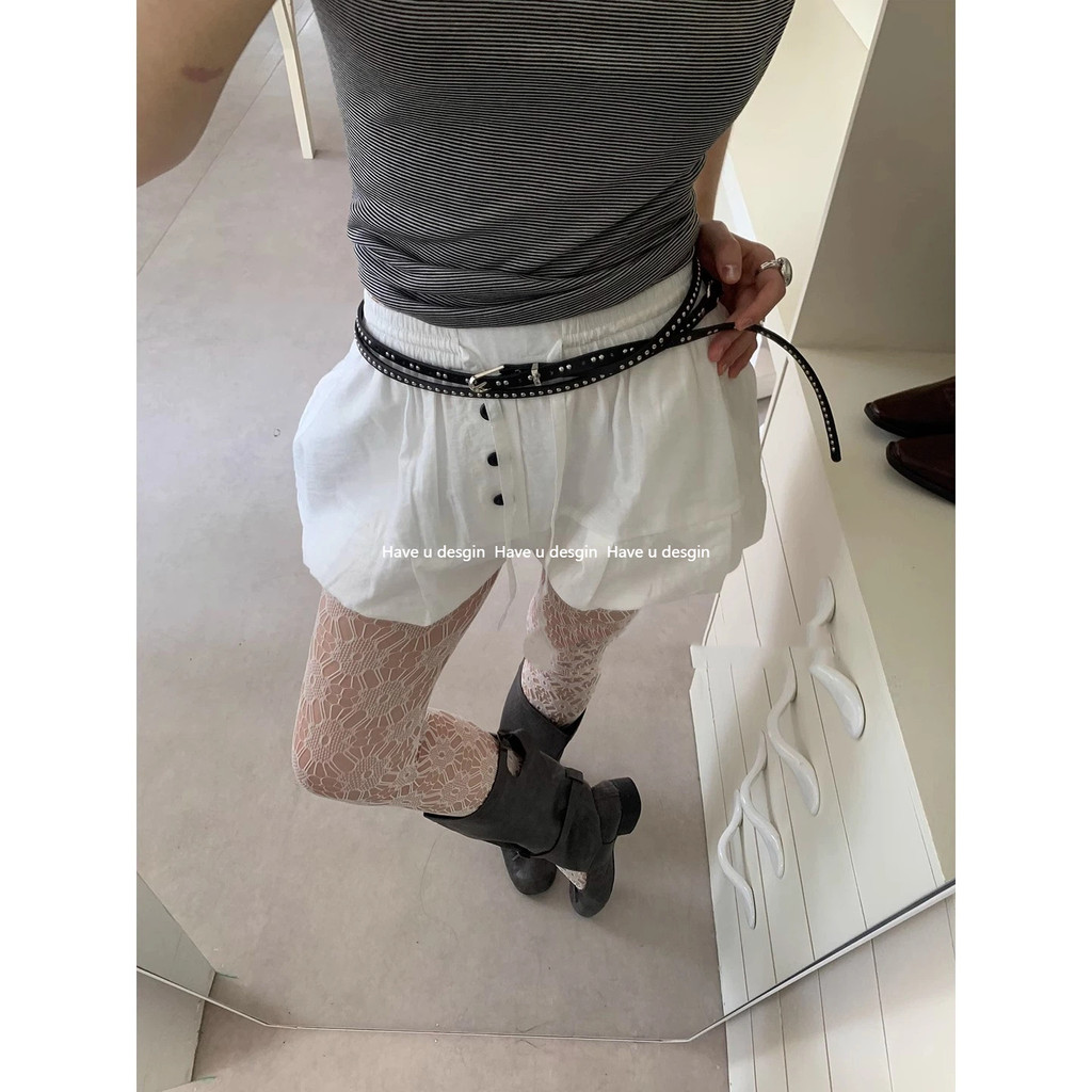 Dây lưng punk với buckle kim loại và rivets, phù hợp cho cô gái cá tính mùa hè