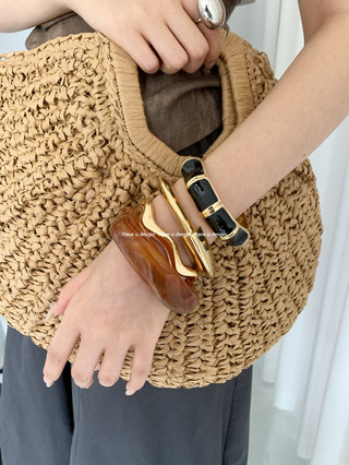 Vòng tay nữ retro thời trang với thiết kế xếp chồng ánh sáng sang trọng