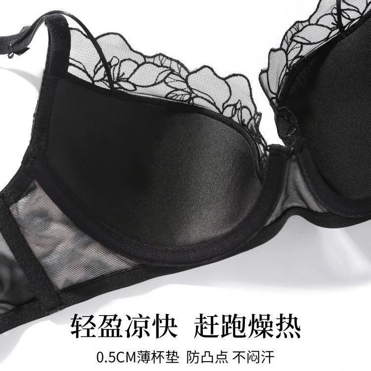 Quần lót siêu mỏng thêu ren phong cách Mỹ, họa tiết da báo giúp giảm kích thước vòng một và chống chảy xệ.