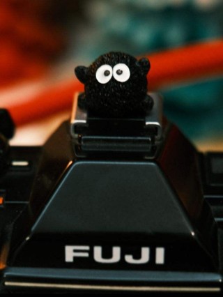 Hoạt Hình Dễ Thương Nhựa Camera Hot Shoe Cover Little Devil Briquette Phụ Kiện Máy Ảnh Thích Hợp Cho Canon, Nikon, Fuji Và Sony