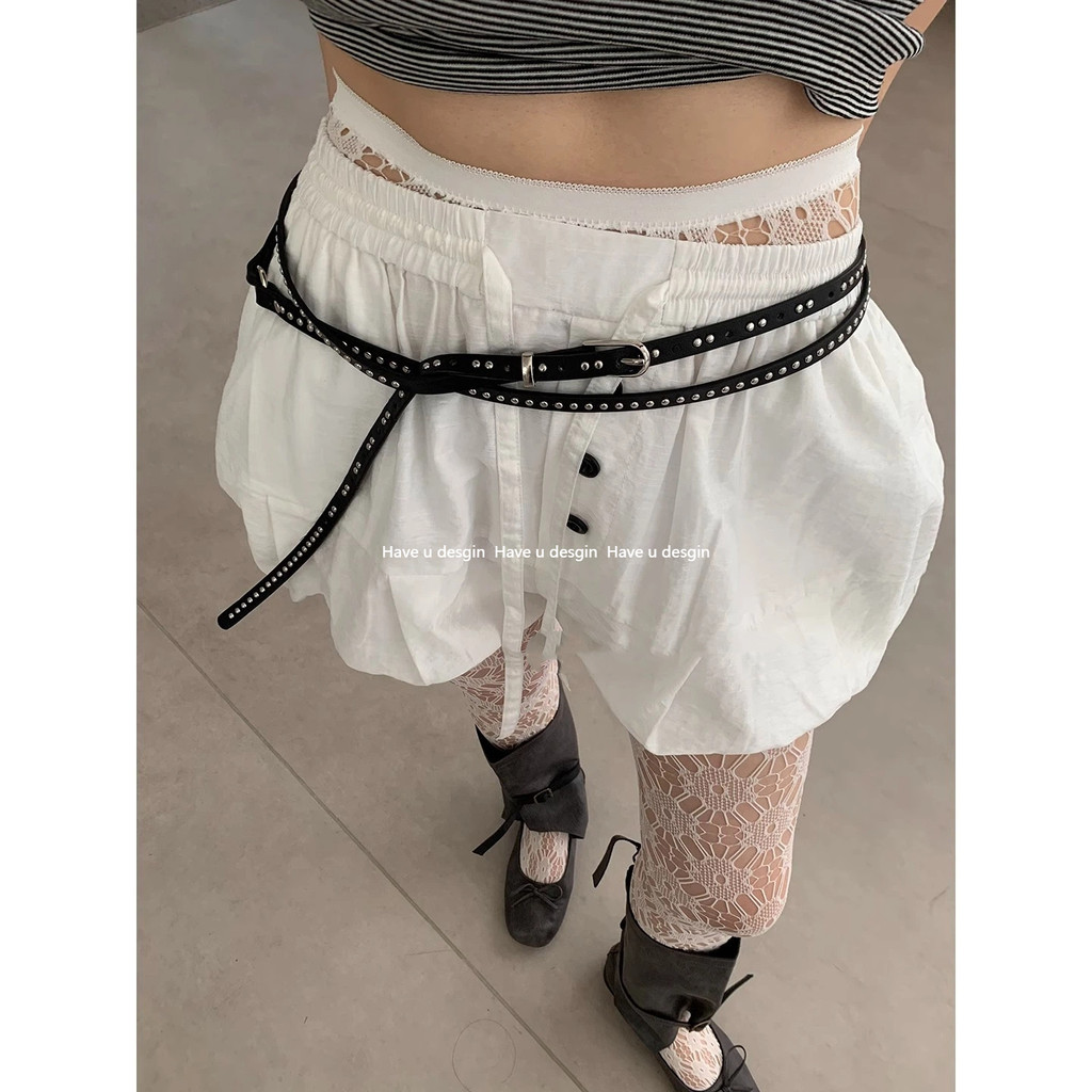 Dây lưng punk với buckle kim loại và rivets, phù hợp cho cô gái cá tính mùa hè