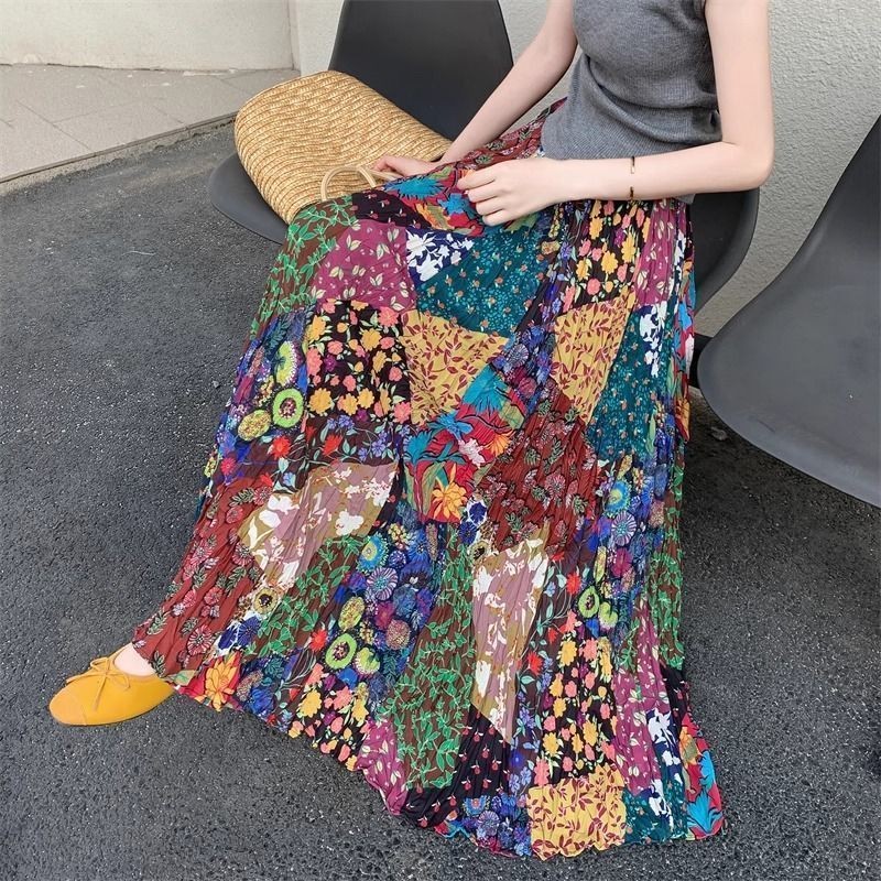 Váy nửa chiều dài bohemian cao cấp cho mùa hè với thiết kế in hình màu sắc tuyệt đẹp, phù hợp du lịch và nghỉ dưỡng.