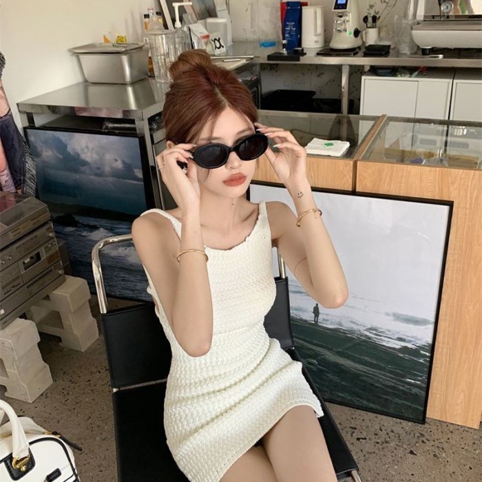 Váy hở lưng dệt kim màu trắng treo kỳ nghỉ giảm béo váy vest váy