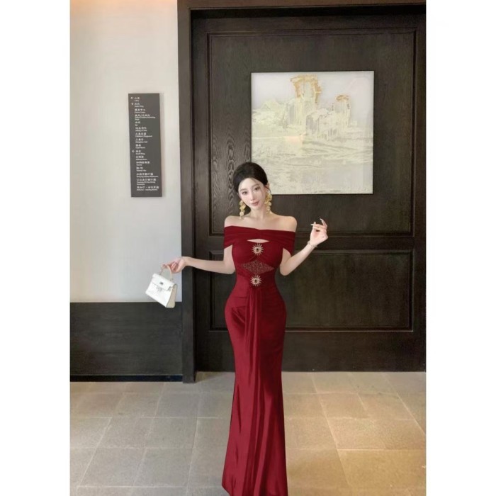 Unique And Beautiful Solid Color One-shoulder Dress For Women Summer High-end Sexy Birthday F