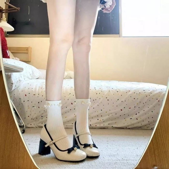 viên ngọc trai xinh đẹp phong cách Pháp với váy và giày Mary Jane dành cho nữ, giày xuân thu mới