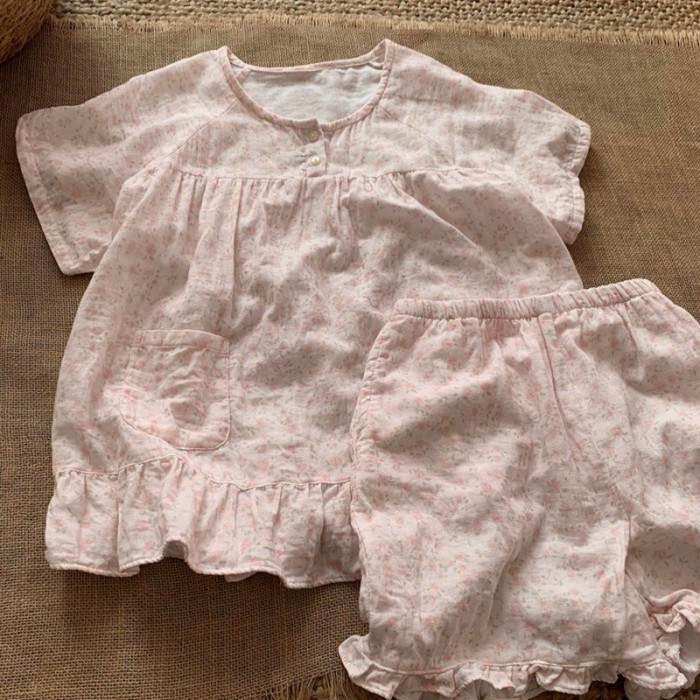 Bộ đồ ngủ cổ tròn in hoa màu hồng cho nữ có diềm xếp nếp, set quần short mặc ở nhà ngắn tay n
