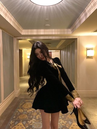 Dì Barbie Giáng Sinh Nhung Dài Tay Nữ Mùa Thu Đông Mới Sinh Nhật Đầm Pháp Hepburn Nhỏ đầm Màu Đe