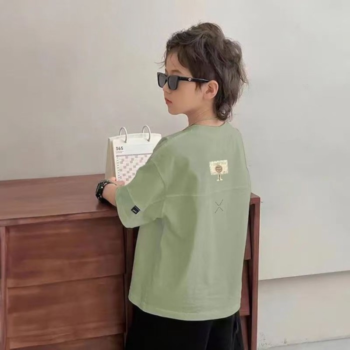 Áo thun ngắn tay bé trai 2025 phiên bản Hàn mới, hàng có sẵn kiểu rộng casual, áo thường ngày dễ
