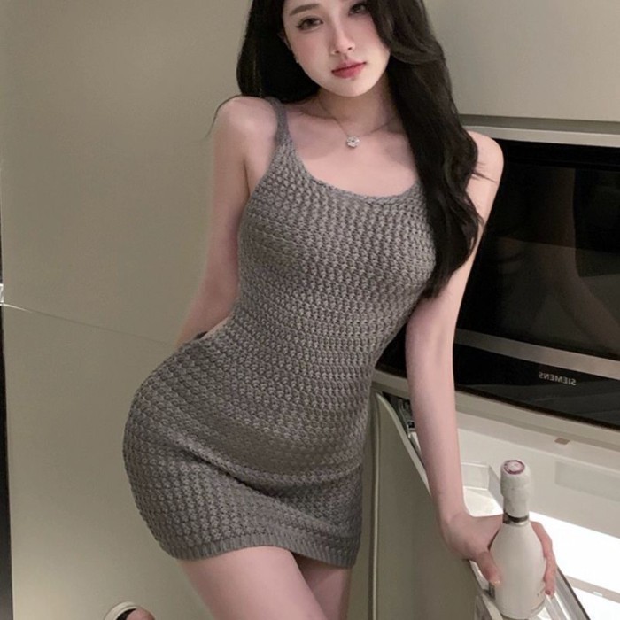 Váy hở lưng dệt kim màu trắng treo kỳ nghỉ giảm béo váy vest váy