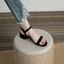 Dép sandal nữ mùa hè phong cách mới da mềm khóa một chữ đa năng gót dày gót vừa phong cách cổ