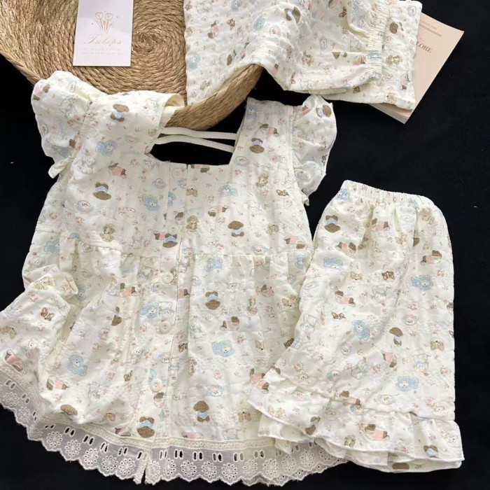 Bộ đồ ngủ màu kem cho chó có miếng đệm ngực cho nữ mùa hè hoạt hình dễ thương quần short treo