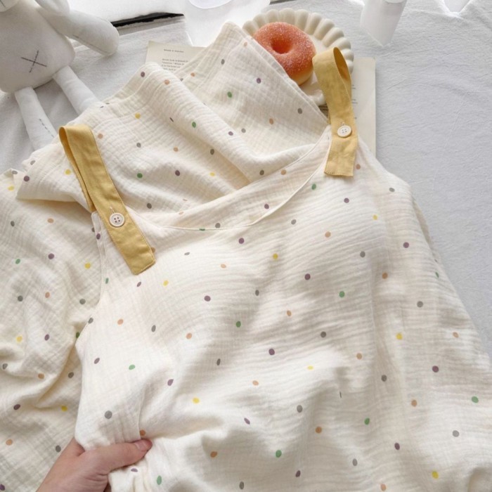 Mẫu mới có thể mặc ra ngoài với miếng đệm ngực riêng, váy ngủ có dây chấm bi nhẹ nhàng, váy n