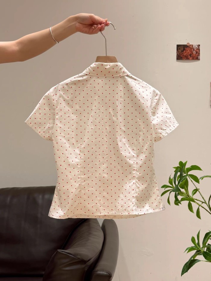 Đỏ Chấm Bi PoIo Cổ Vai Phải Tay Ngắn Eo Áo Sơ Mi Nữ Nấm Bên Kẹp Eo Giảm Béo Ve Áo hàng Đầu