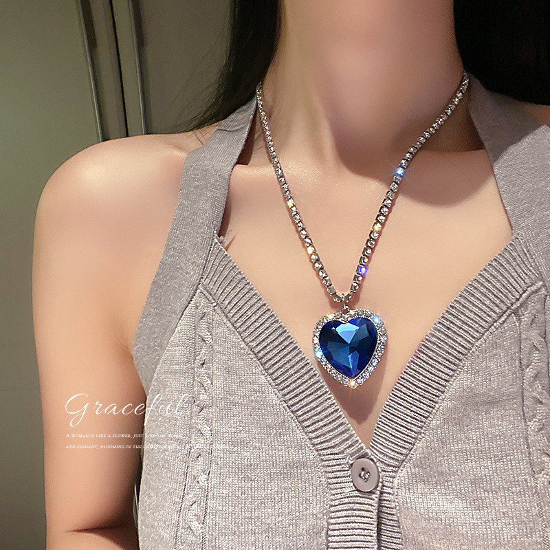 Vòng cổ màu xanh sang trọng và đơn giản dành cho nữ