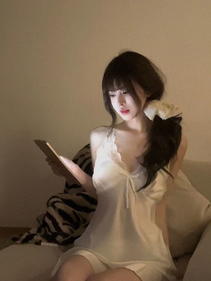 Băng lụa đen trắng ánh trăng Bộ đồ ngủ gợi cảm ren treo quần áo ở nhà mùa hè Váy ngủ cao cấp