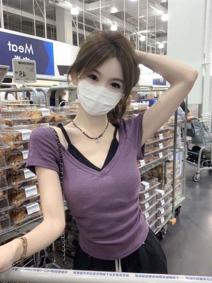 Áo thun ngắn tay hai dây giả màu tím Pháp cổ chữ V dáng ngắn cạp cao mỏng dành cho nữ trong mùa hè
