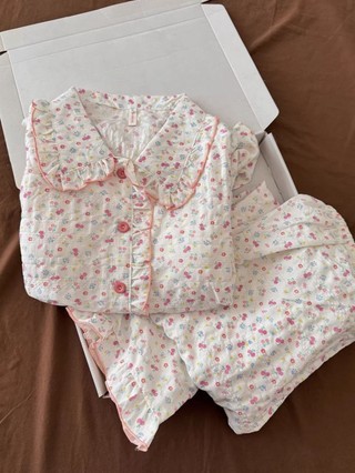 Bộ đồ ngủ cardigan hoa phong cách đồng quê ngọt ngào dành cho nữ có thể mặc bên ngoài bộ quần