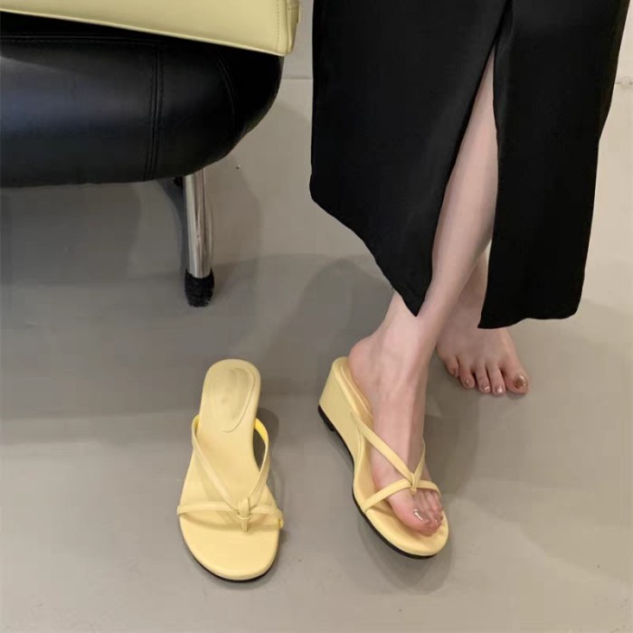 Dép xỏ ngón đế dày cho nữ, trang phục mặc mùa hè với váy, sandal đi biển tăng chiều cao cho nữ