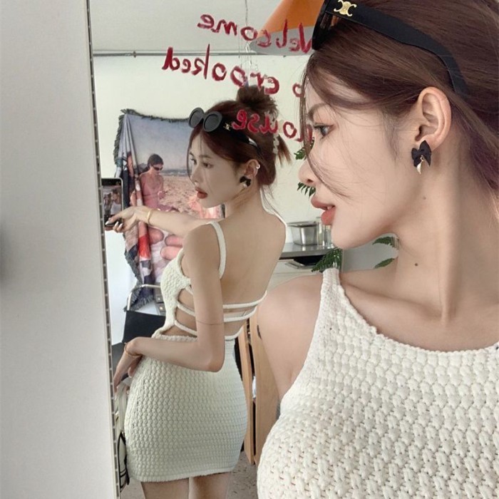 Váy hở lưng dệt kim màu trắng treo kỳ nghỉ giảm béo váy vest váy